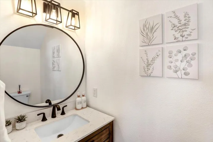 30 W Brookside Drive, Cloverdale, California 95425