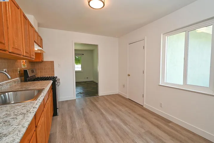 28069 E 12th St, Hayward, California 94544