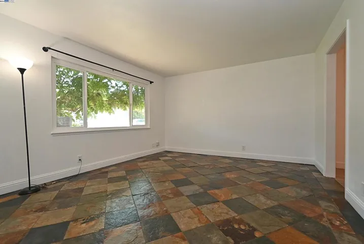 28069 E 12th St, Hayward, California 94544