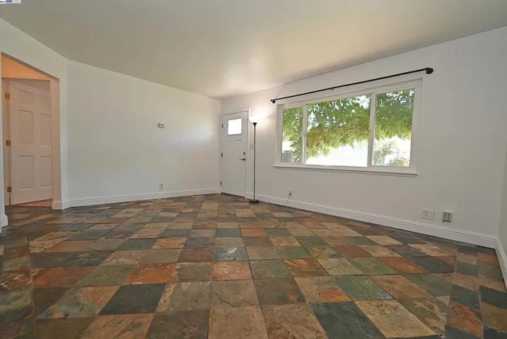 28069 E 12th St, Hayward, California 94544