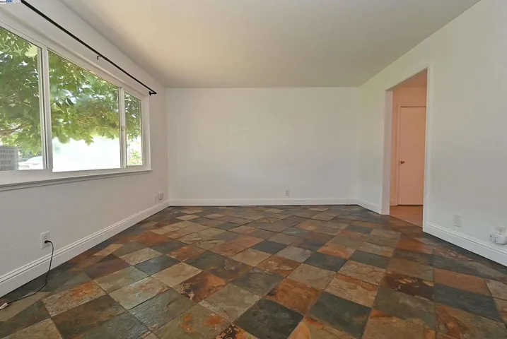 28069 E 12th St, Hayward, California 94544