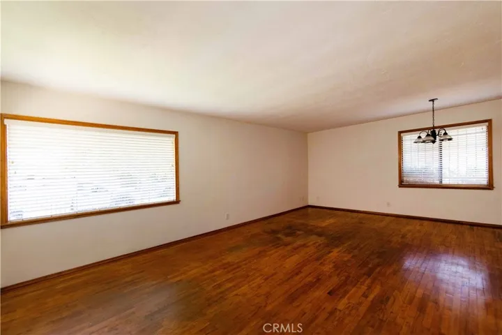 Living Room/Dining Area