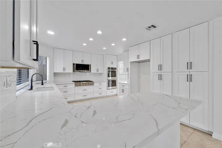 676 S Pathfinder Trail, Anaheim Hills, California 92807