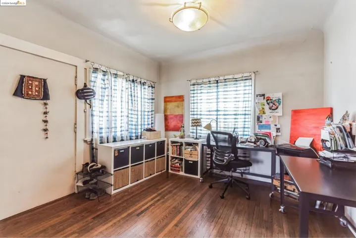 Shafter Entry-Office