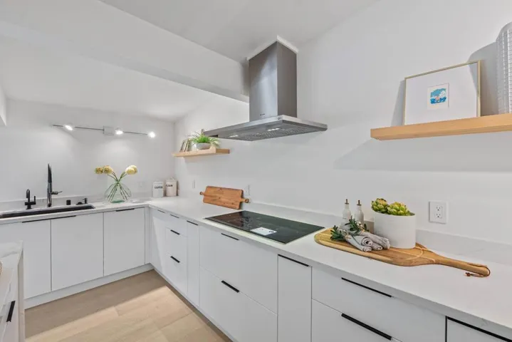 850 Wintergreen Way, Palo Alto, California 94303