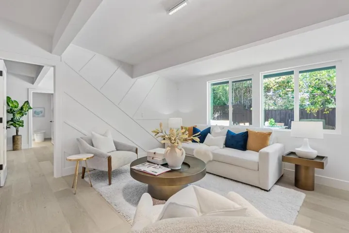 850 Wintergreen Way, Palo Alto, California 94303