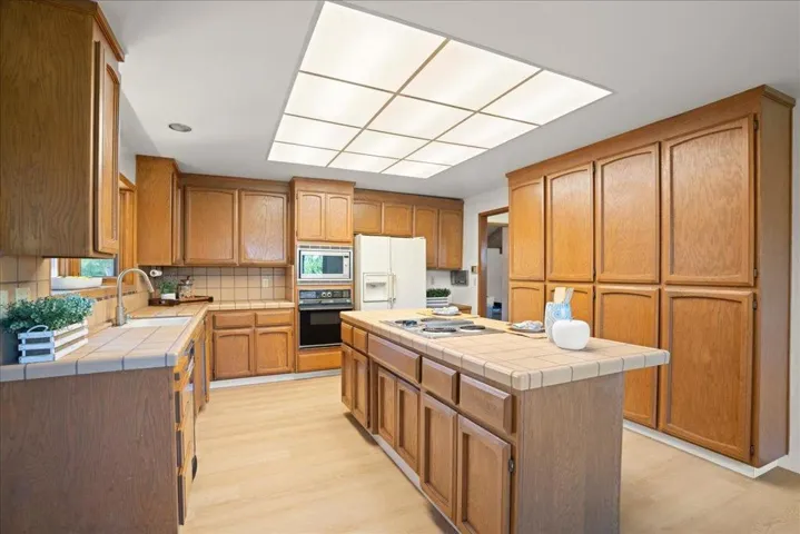 14131 Woodview Lane, Saratoga, California 95070