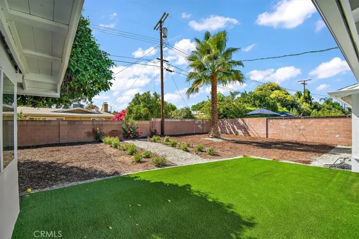 7441 Farralone Avenue, Canoga Park, California 91303