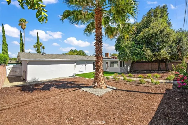 7441 Farralone Avenue, Canoga Park, California 91303