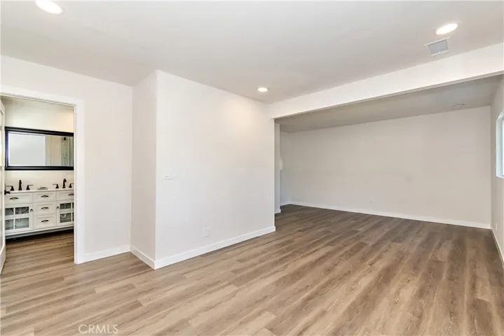 7441 Farralone Avenue, Canoga Park, California 91303