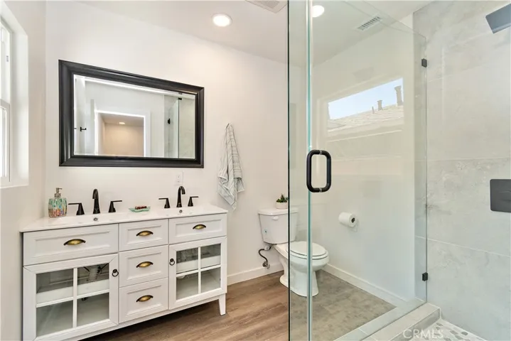 7441 Farralone Avenue, Canoga Park, California 91303