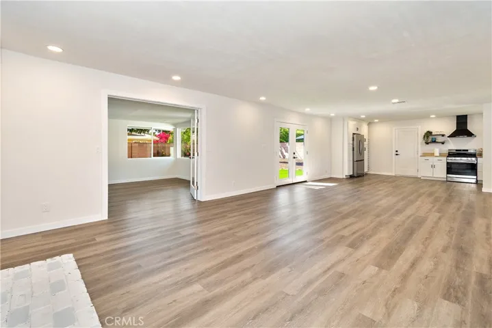 7441 Farralone Avenue, Canoga Park, California 91303