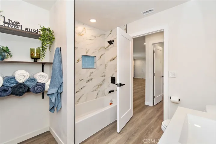 7441 Farralone Avenue, Canoga Park, California 91303