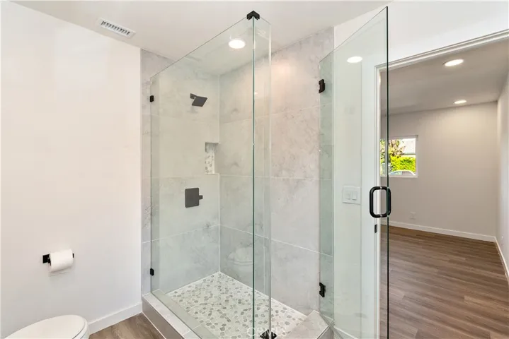 7441 Farralone Avenue, Canoga Park, California 91303