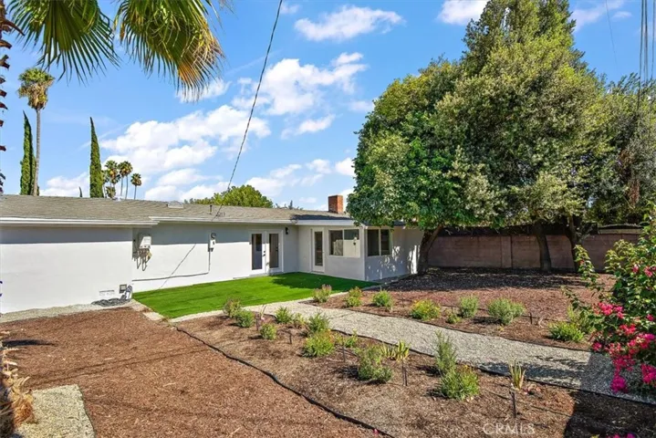 7441 Farralone Avenue, Canoga Park, California 91303