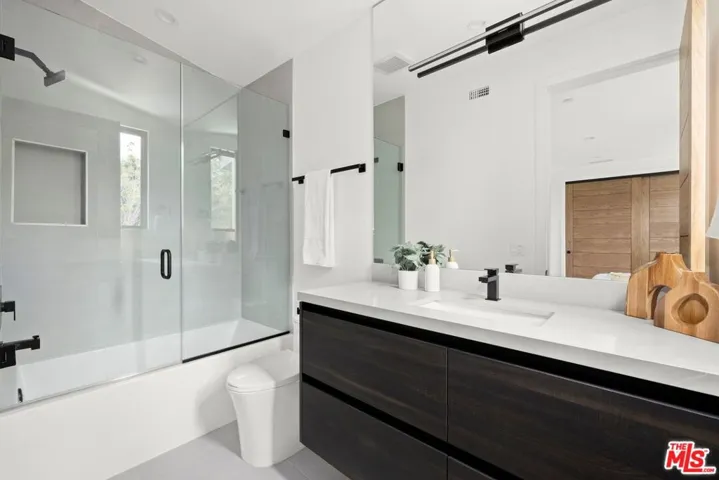 2817 Patricia Avenue, Los Angeles, California 90064