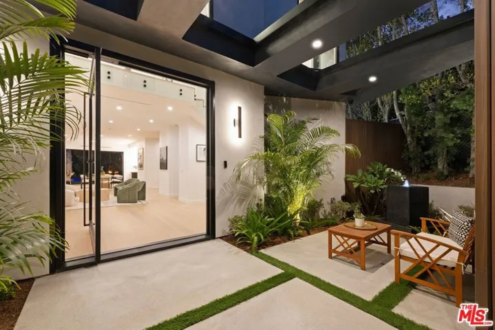 2817 Patricia Avenue, Los Angeles, California 90064