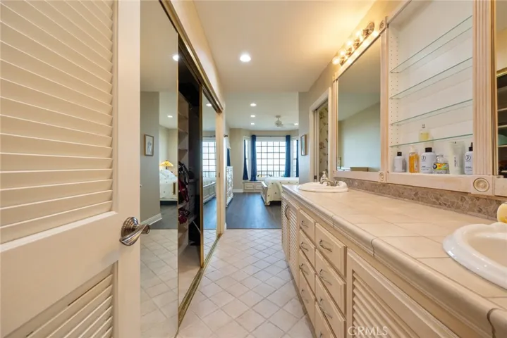 884 W Highpoint Drive, Claremont, California 91711