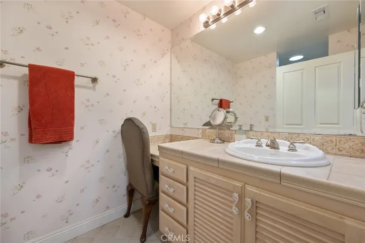 884 W Highpoint Drive, Claremont, California 91711