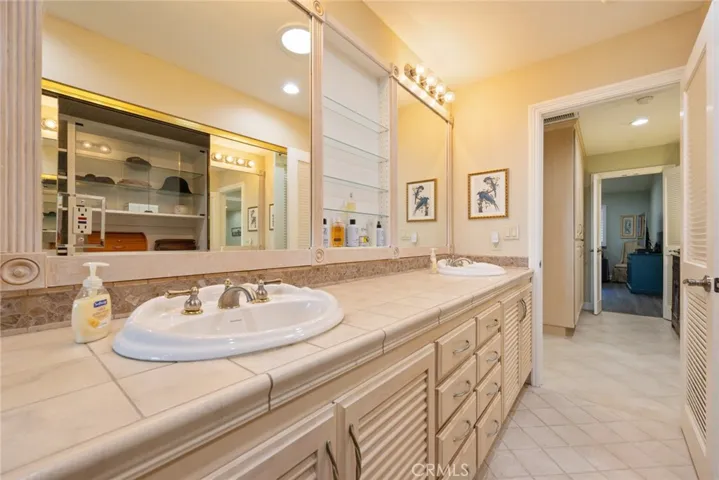 884 W Highpoint Drive, Claremont, California 91711