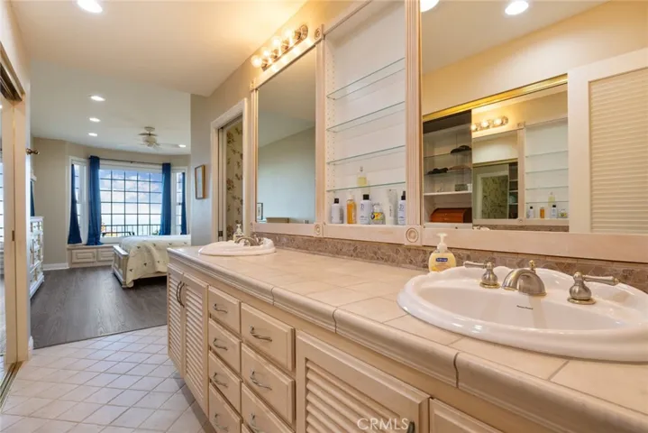 884 W Highpoint Drive, Claremont, California 91711