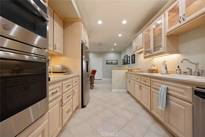884 W Highpoint Drive, Claremont, California 91711