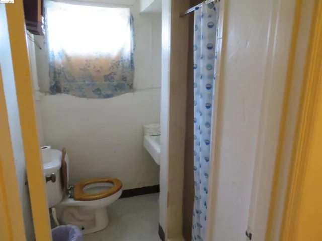 10524 Voltaire St, Oakland, California 94603