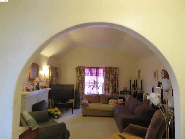 10524 Voltaire St, Oakland, California 94603