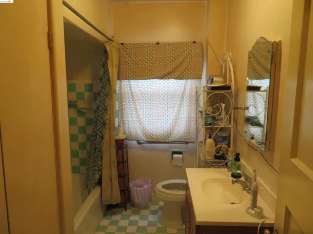 10524 Voltaire St, Oakland, California 94603