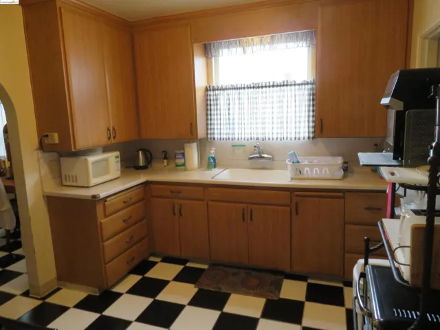 10524 Voltaire St, Oakland, California 94603