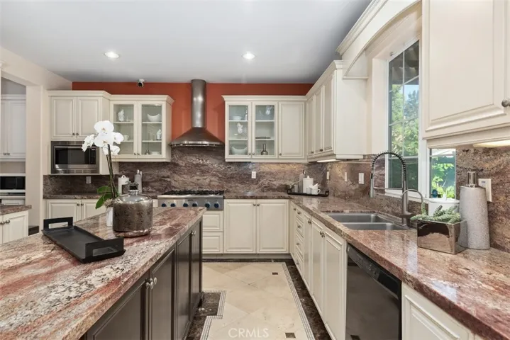 1822 W Meadowbrook Drive, Santa Ana, California 92704