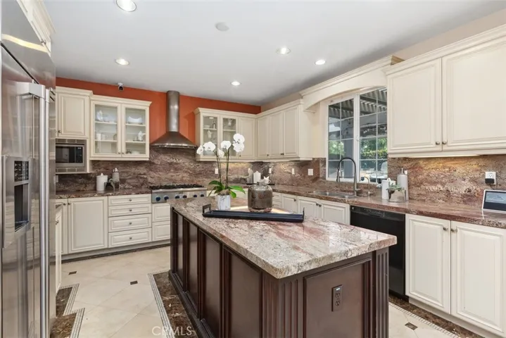 1822 W Meadowbrook Drive, Santa Ana, California 92704