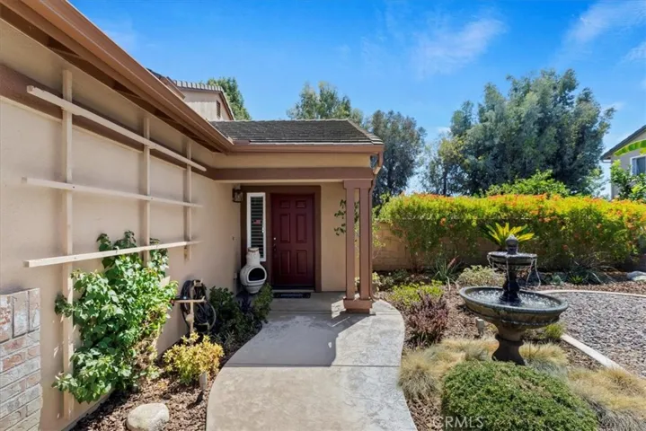 ..Front Walkway and Entry