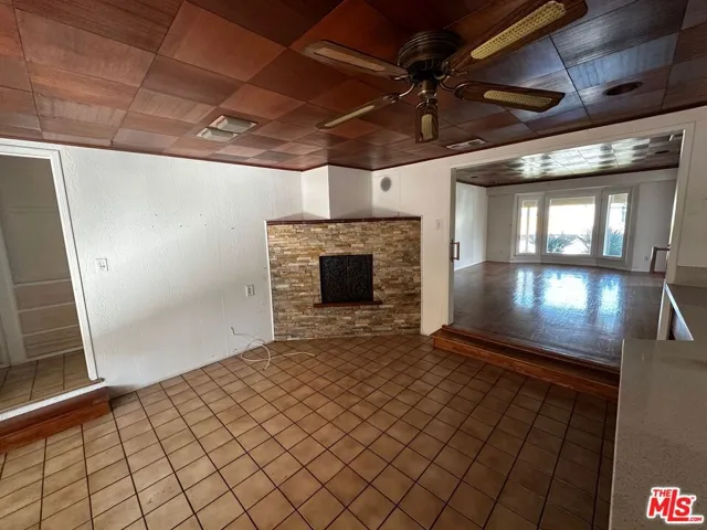 8915 S 8th Avenue, Inglewood, California 90305