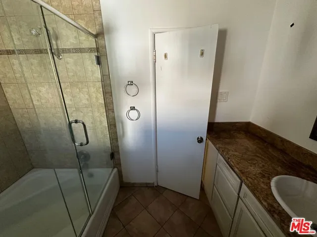 8915 S 8th Avenue, Inglewood, California 90305