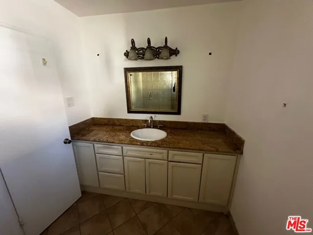 8915 S 8th Avenue, Inglewood, California 90305