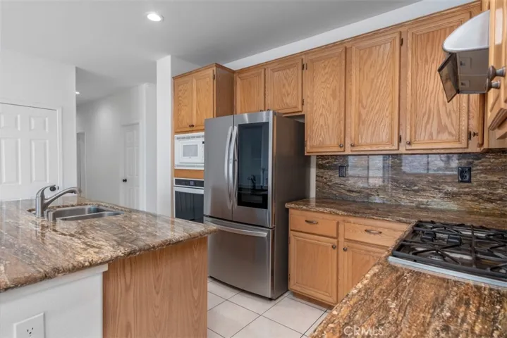 16652 Almaden Drive, Fontana, California 92336