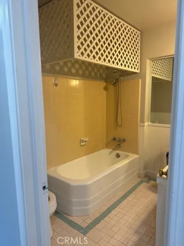 2nd Bathroom on Hallway
