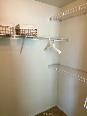 walk-in closet
