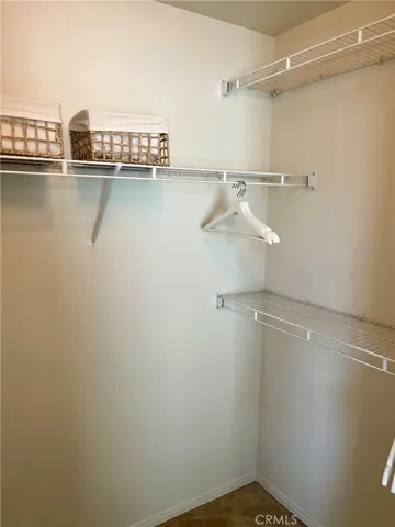 walk-in closet
