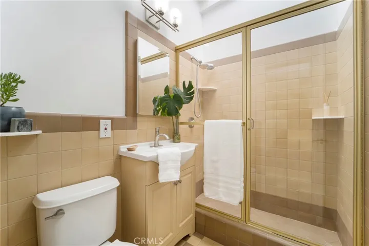 Front cottage Hall bathroom