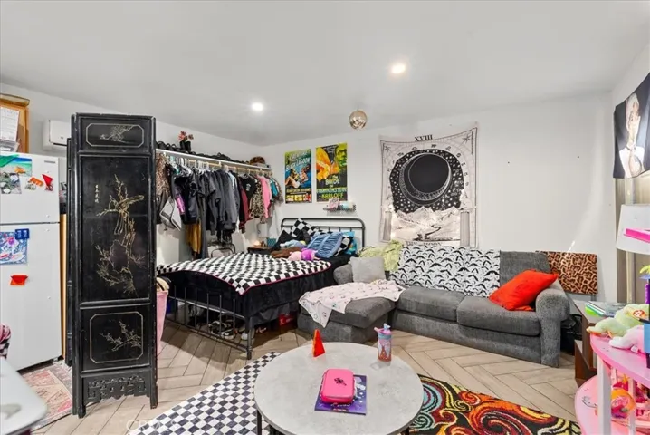 Front unit bedroom