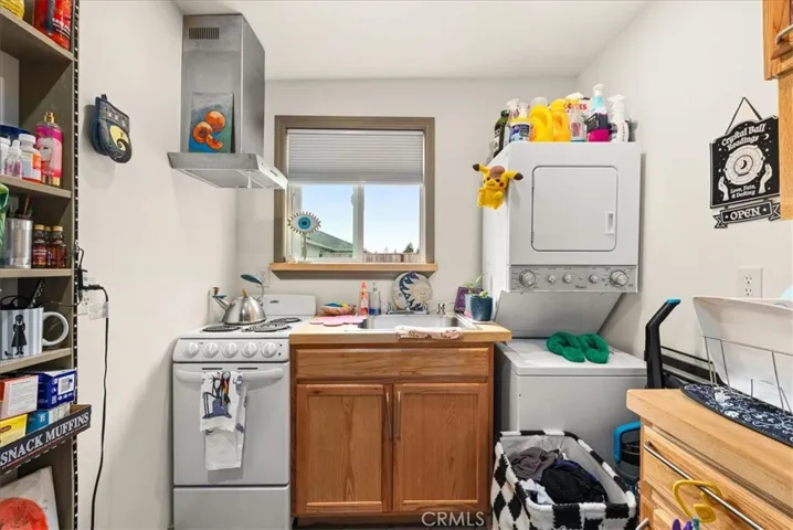 Studio Kitchen & Laundry Room