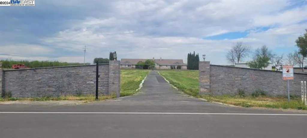 3681 W Linne Rd, Tracy, California 95304