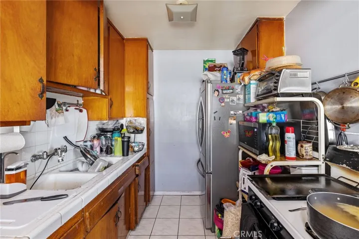 6107 Tujunga Avenue - Unit #4 - Kitchen