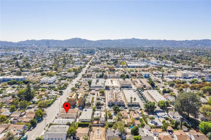 Overhead view to the South toward the hills above Studio City and Ventura Blvd.