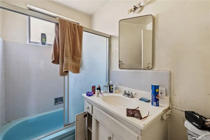 6107 Tujunga Avenue - Unit #2 - Bathroom