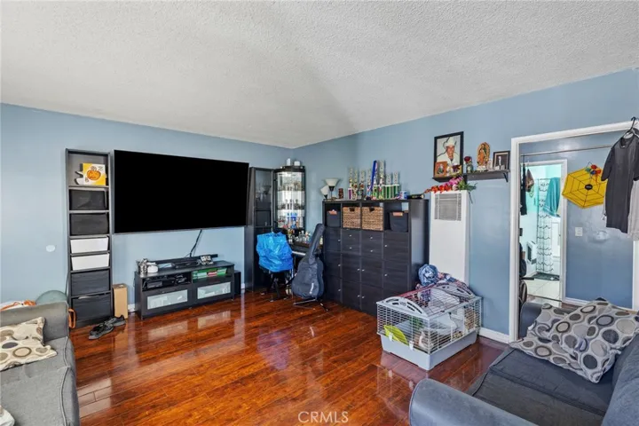 6107 Tujunga Avenue - Unit #5 - Upper Level 2 bed/ 1 bath