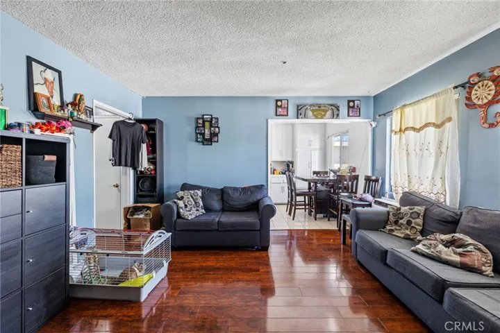 6107 Tujunga Avenue - Unit #5 - Upper Level 2 bed/ 1​​‌​​​​‌​​‌‌​​‌​​​‌‌​​​‌​​‌‌​​‌‌​​‌‌​​​​ bath