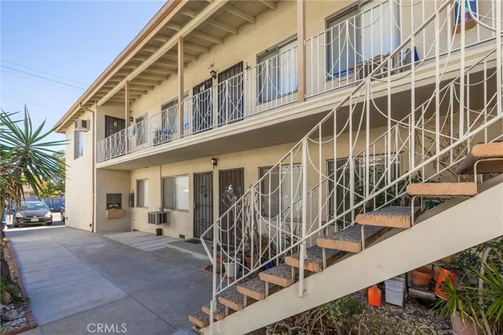6107 Tujunga Avenue, North Hollywood, California 91606